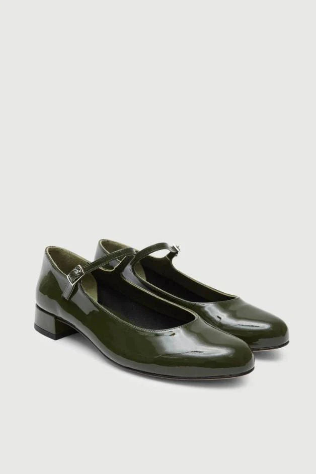 Emilia glossy