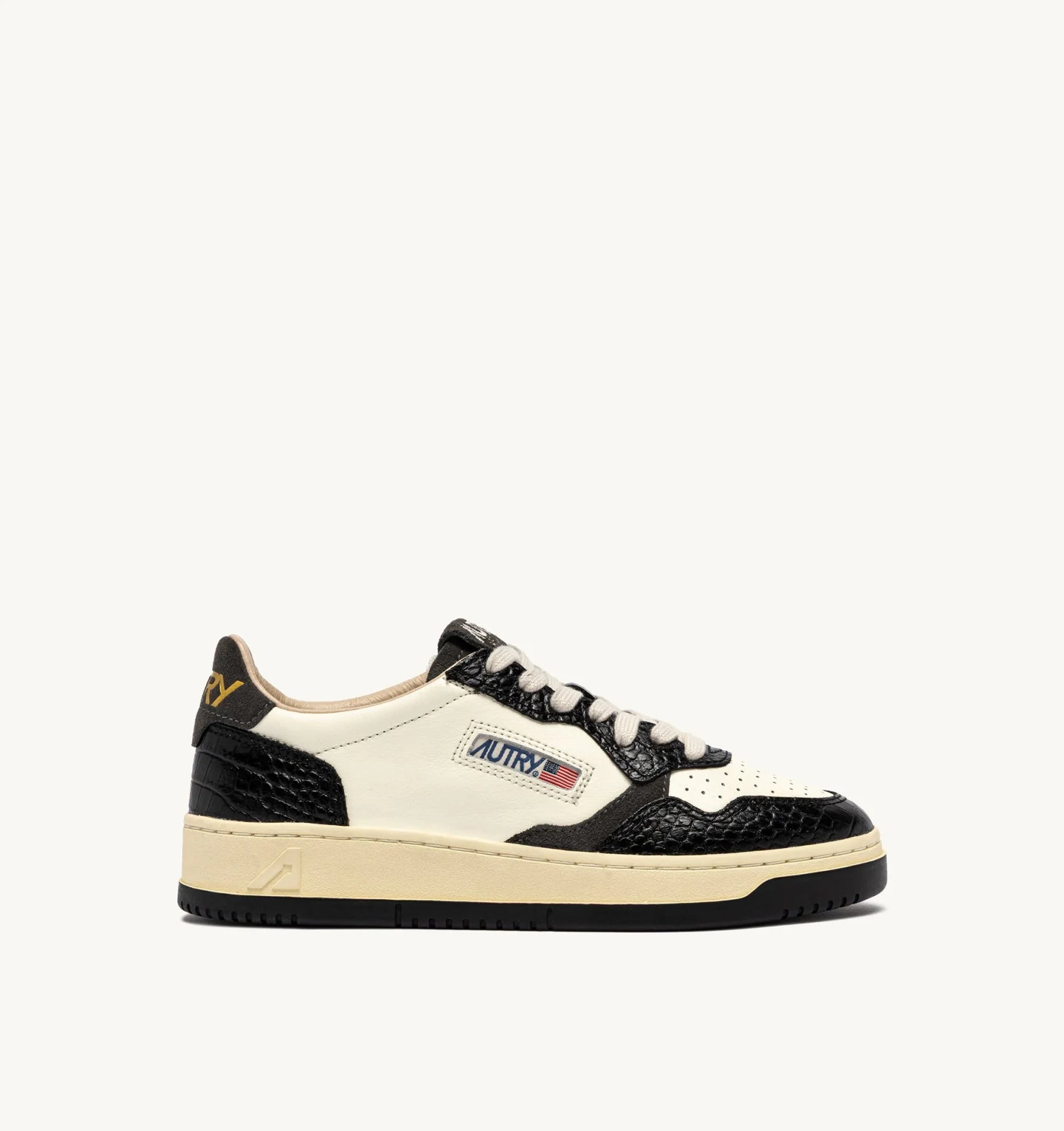 Baskets Autry Medalist Low CZ05 Marshmallow/Noir | Podiums Nancy