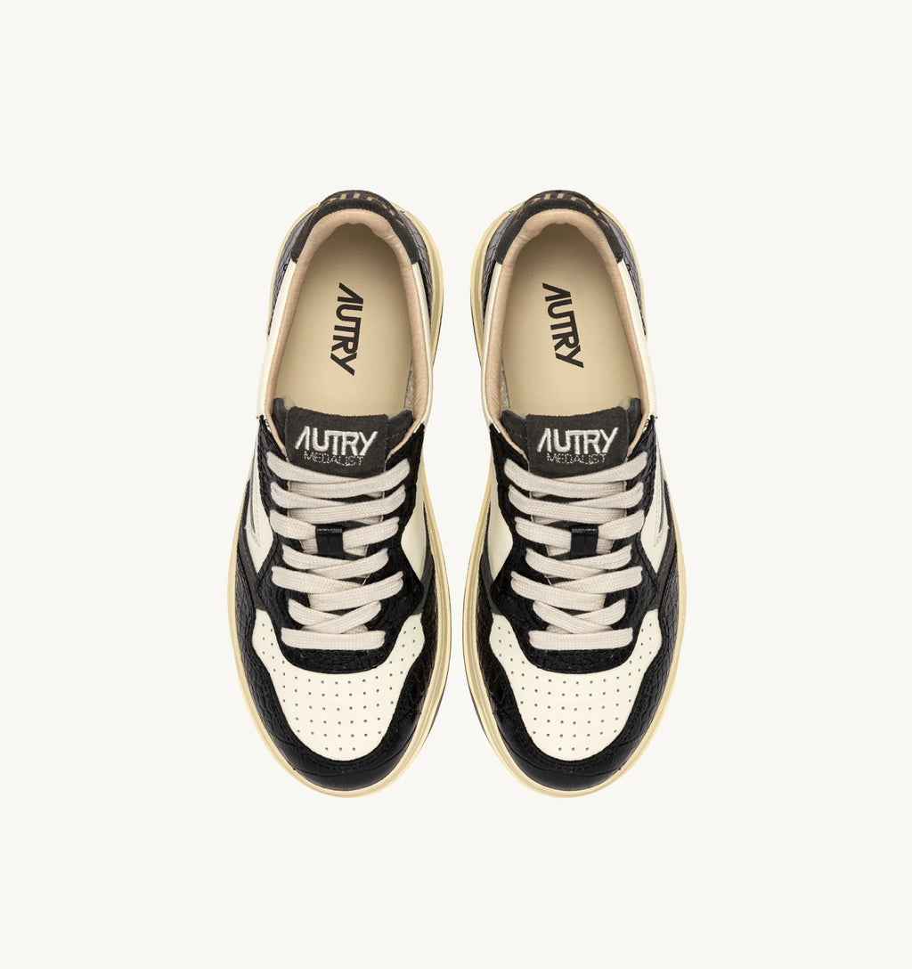 Baskets Autry Medalist Low CZ05 Marshmallow/Noir | Podiums Nancy