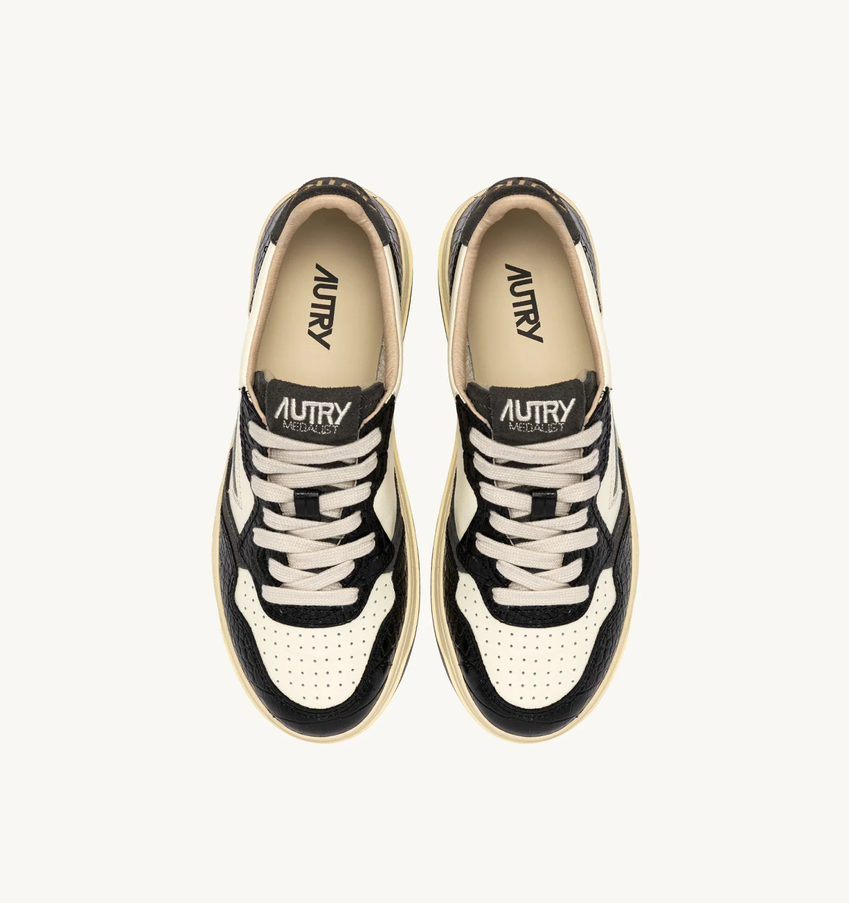 Baskets Autry Medalist Low CZ05 Marshmallow/Noir | Podiums Nancy