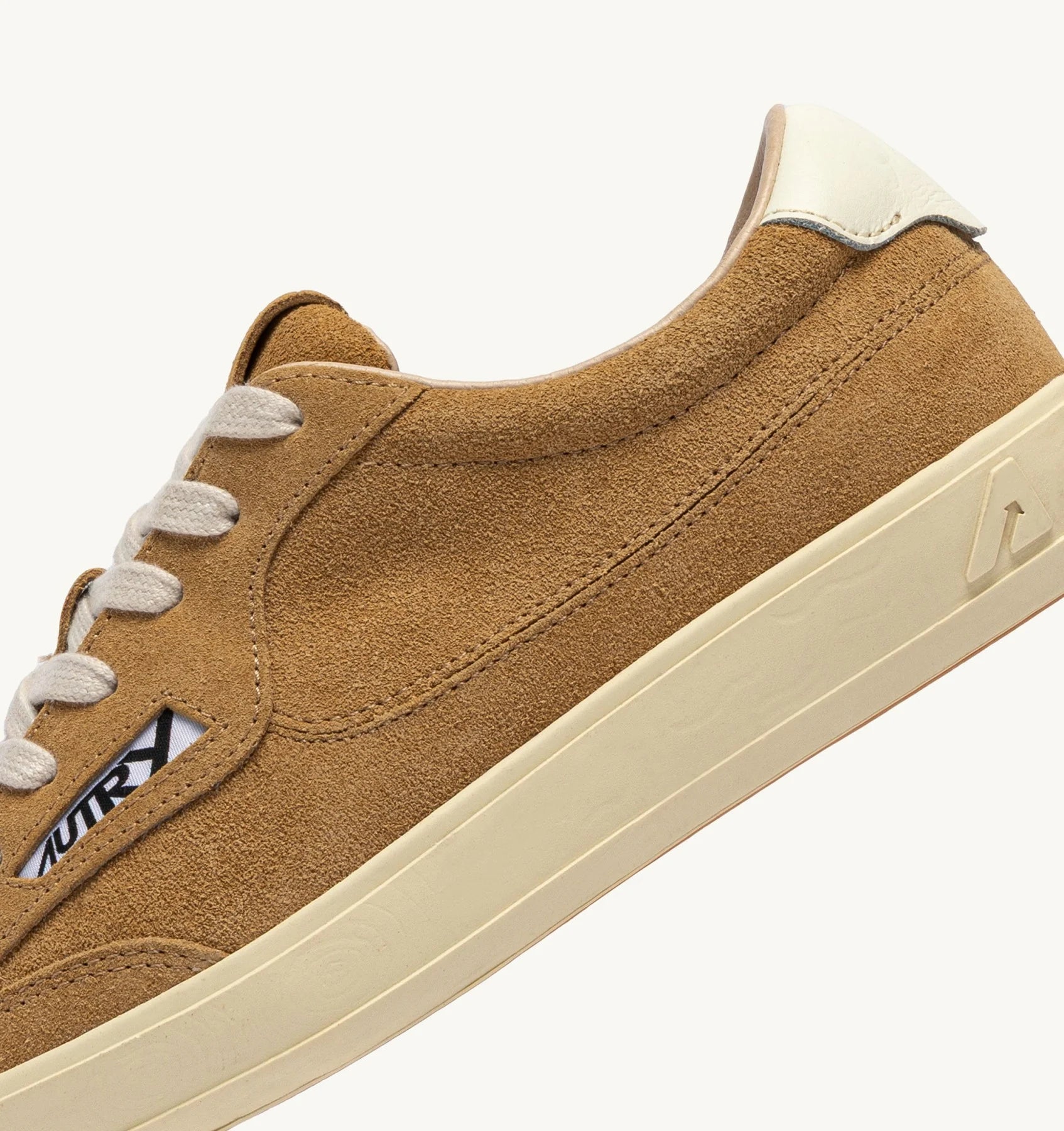 Baskets Autry Windscape Low KT02 Cuivre/Marshmallow | Podiums Nancy