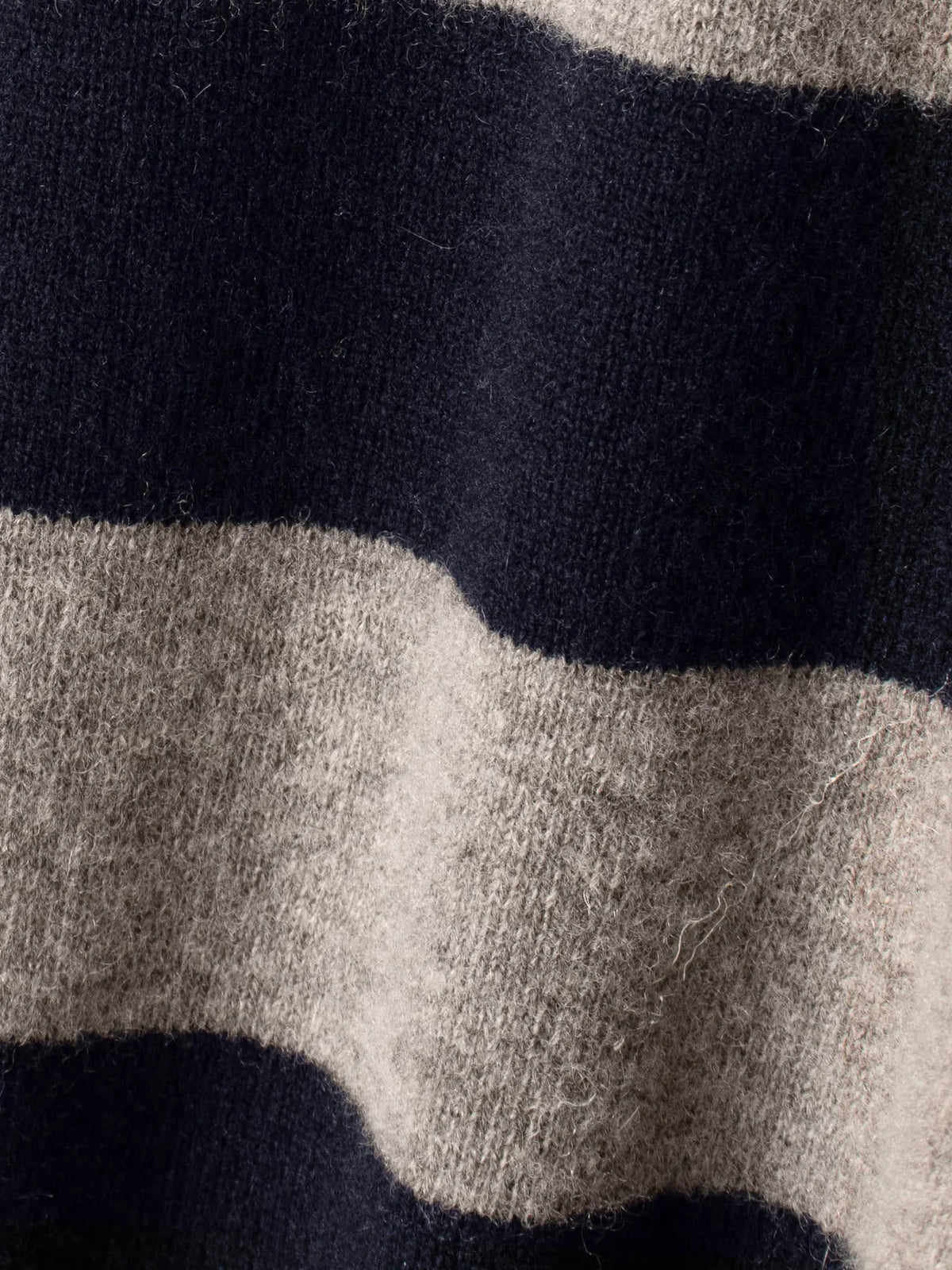 Pull Xirena Braxton Midnight Gray | Podiums Nancy
