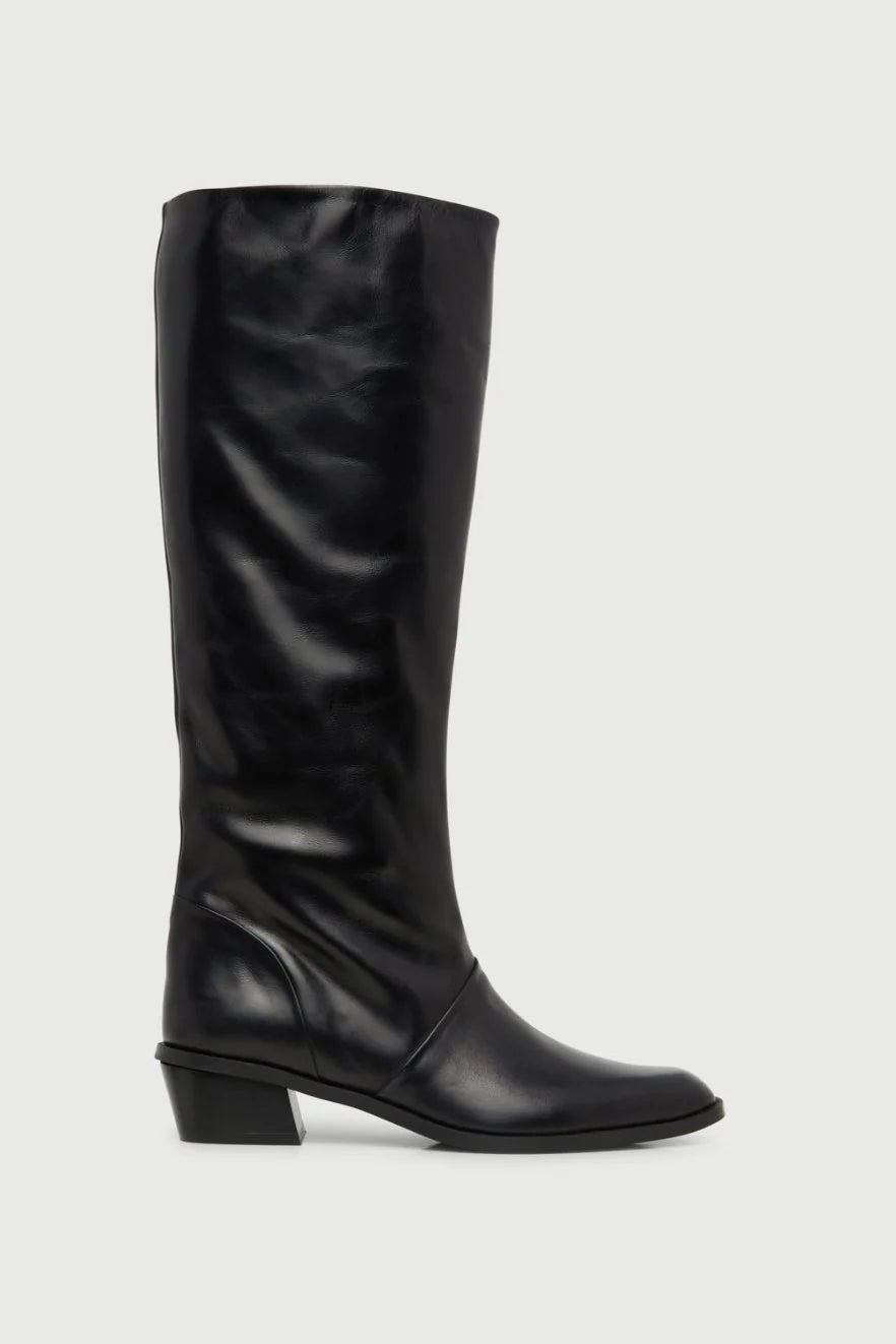 Sarah boots