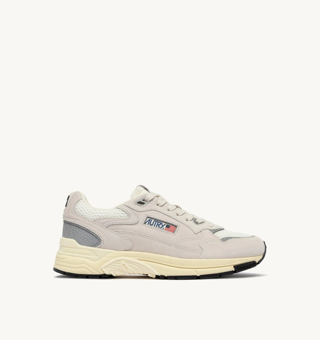 Baskets Autry Hyperway Low UM18 Blanc/Argent | Podiums Nancy