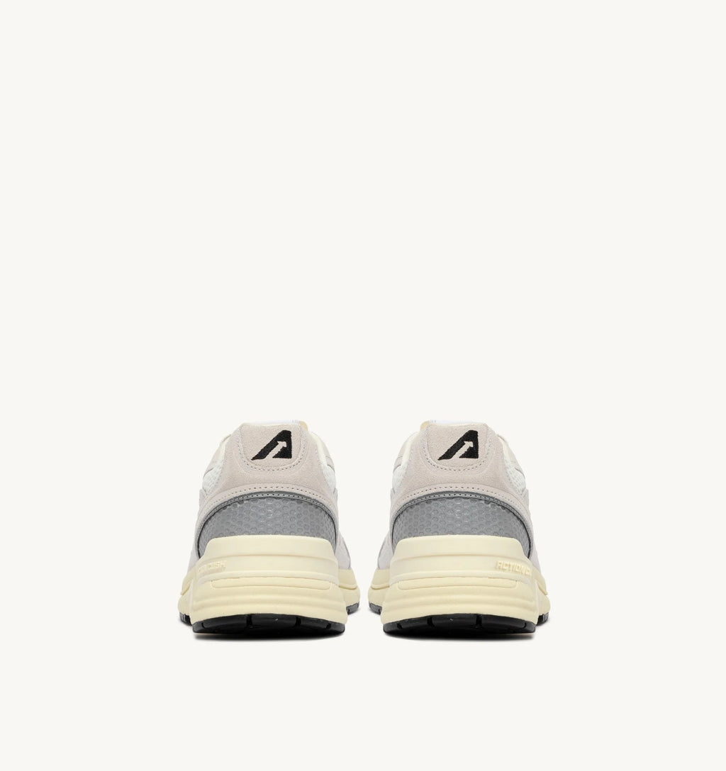 Baskets Autry Hyperway Low UM18 Blanc/Argent | Podiums Nancy