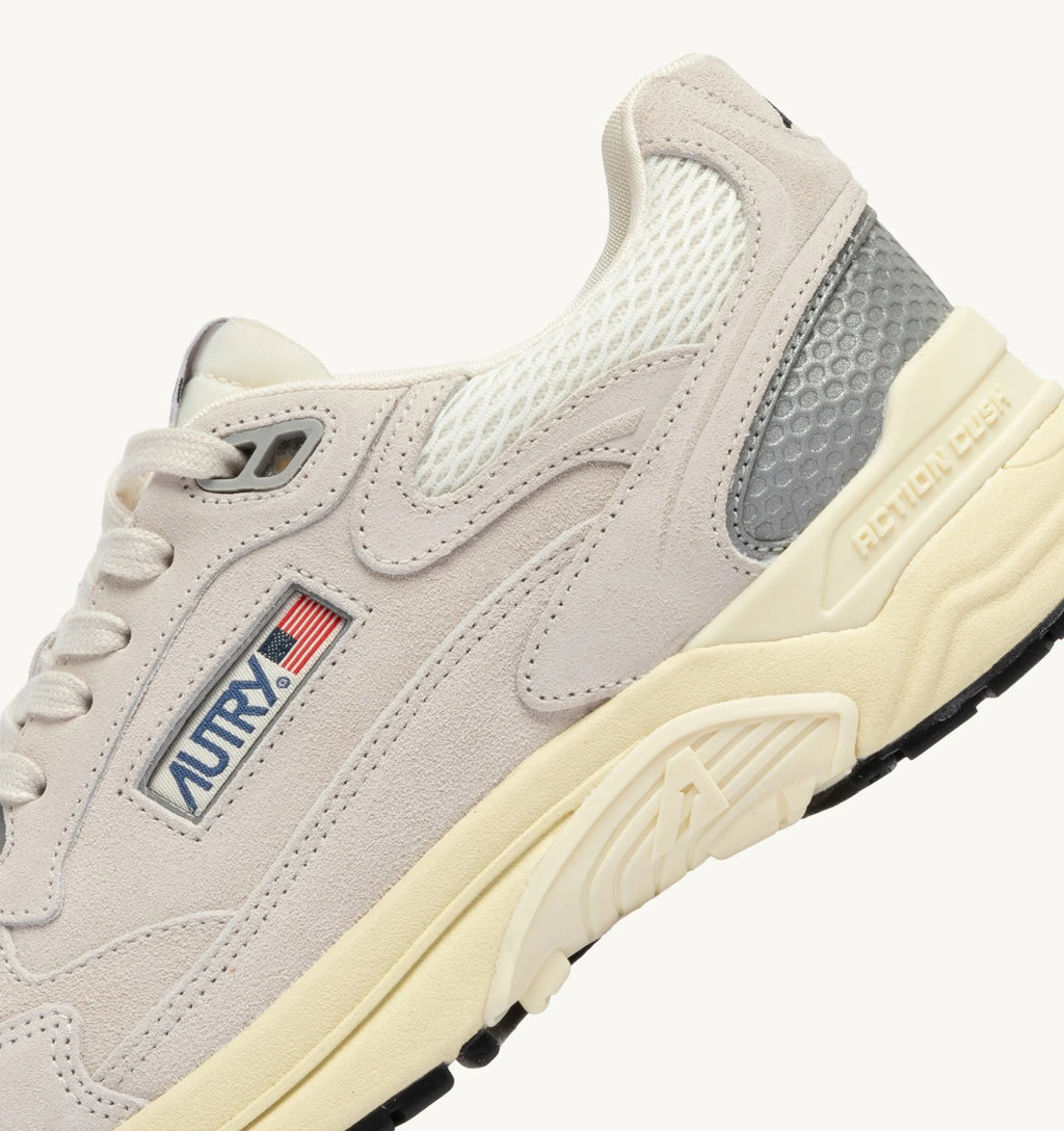 Baskets Autry Hyperway Low UM18 Blanc/Argent | Podiums Nancy