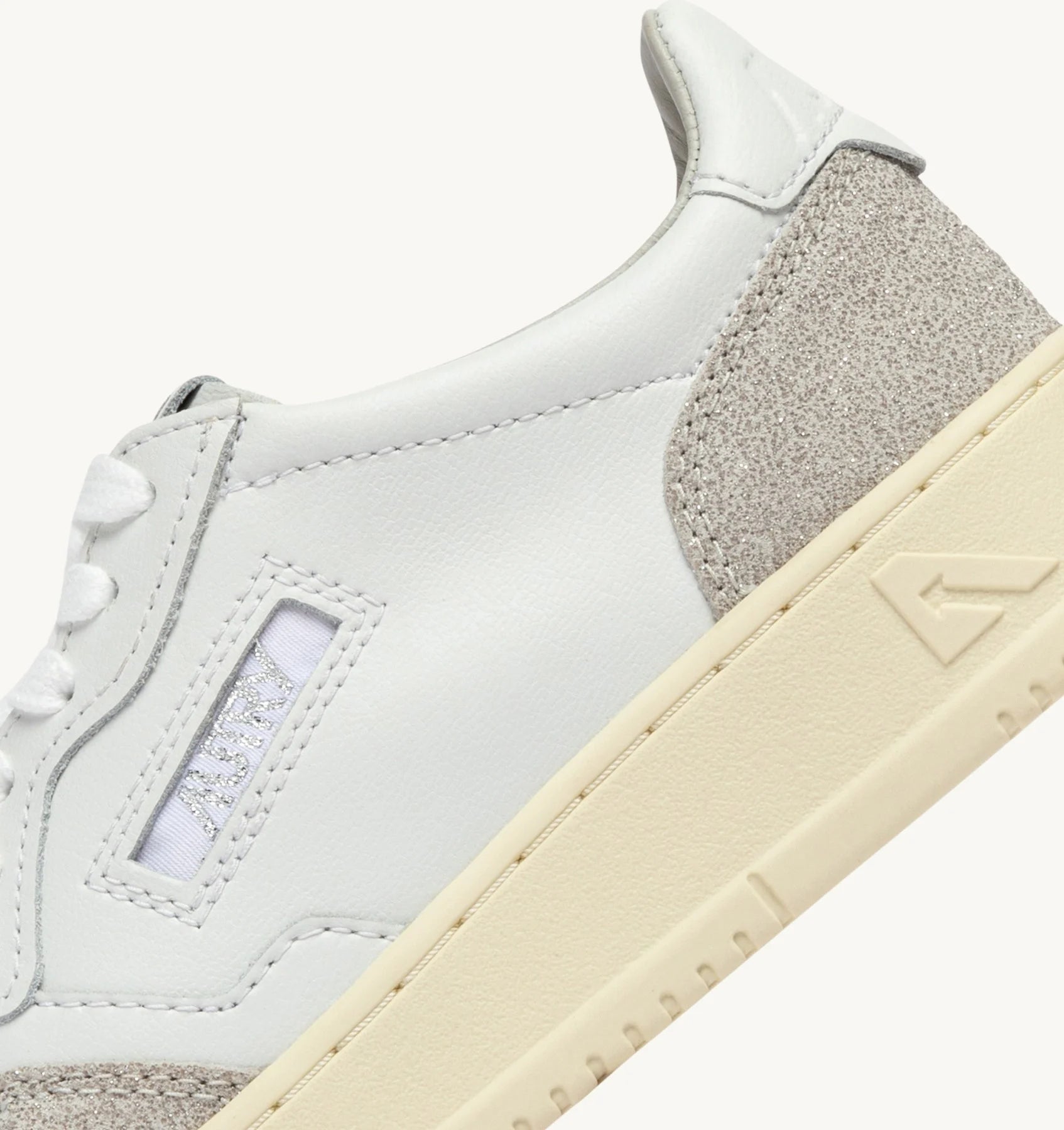 Baskets Autry Medalist Low PK01 Gris