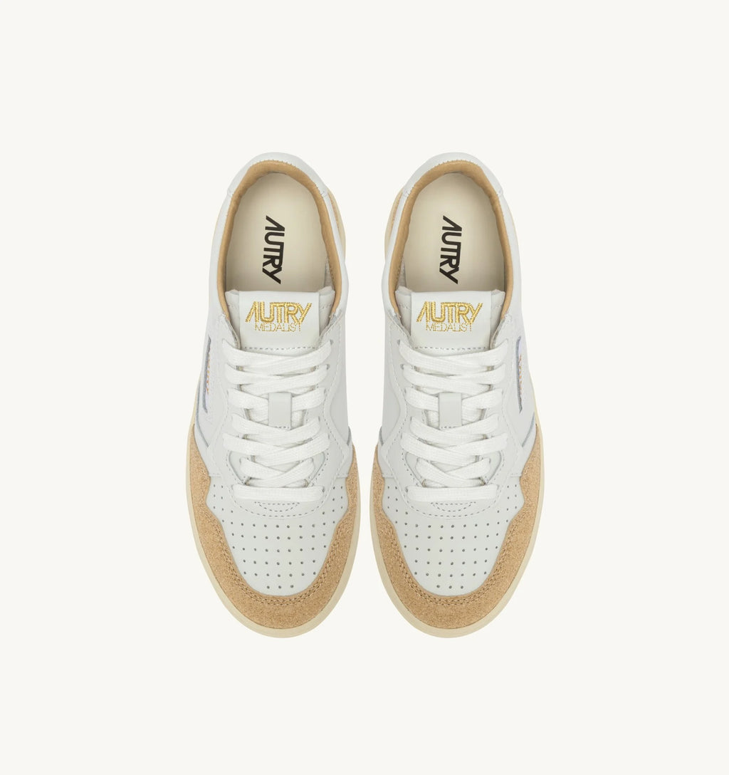 Baskets Autry Medalist Low PK02 Blanc/Ecru | Podiums Nancy