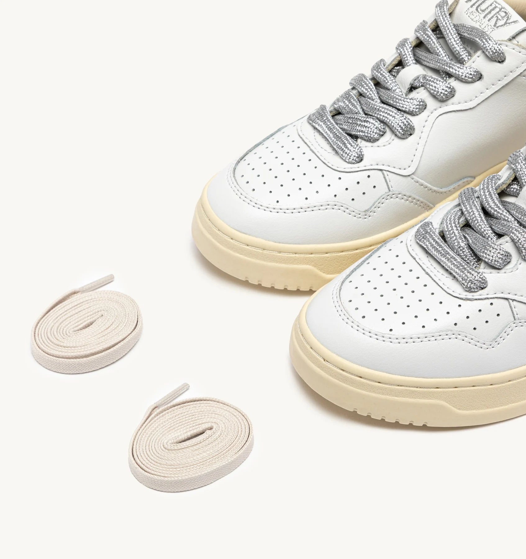 Baskets Autry Medalist Low SW02 Blanc/Argent | Podiums Nancy