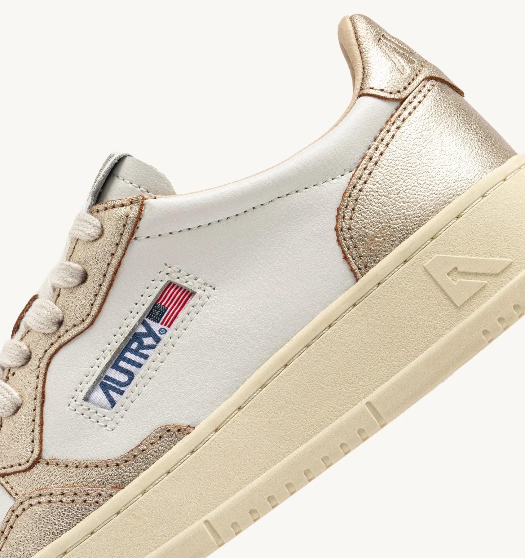 Baskets Autry Medalist Low Blanc/Platinum | Podiums Nancy