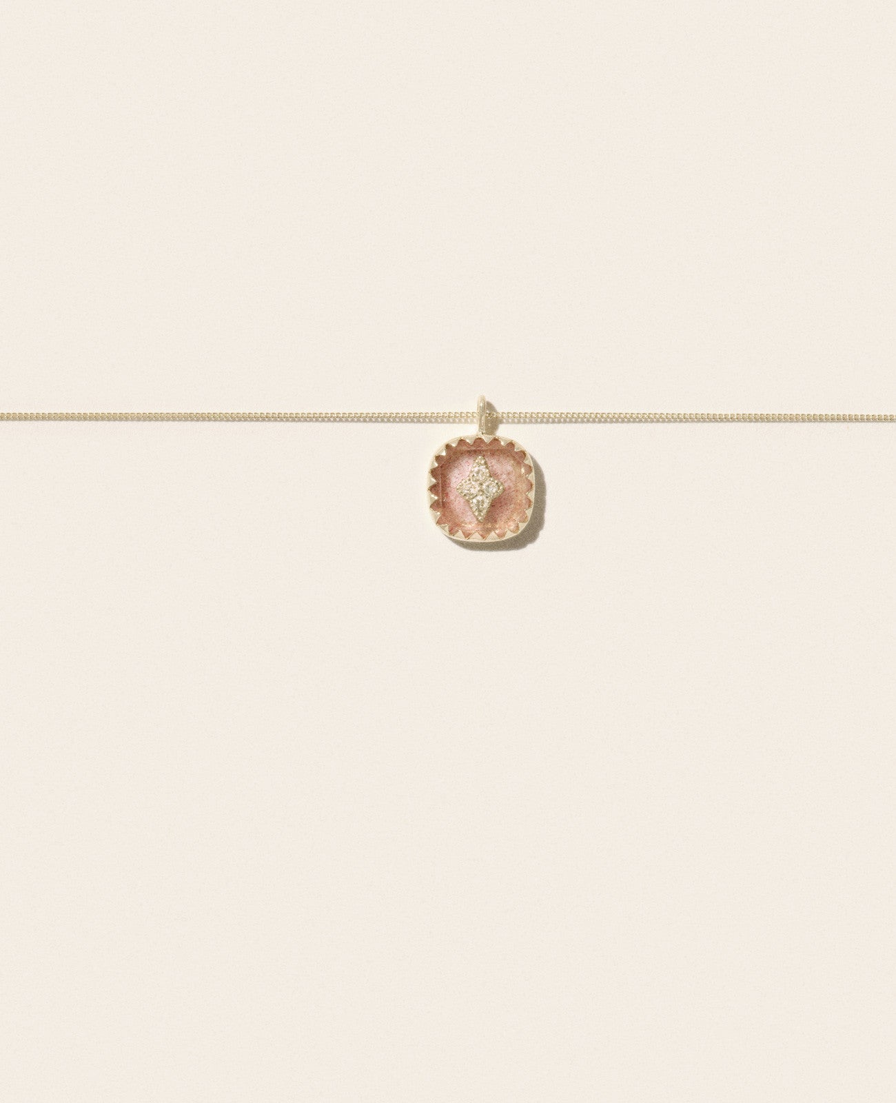 Collier Pierrot Strawberry Quartz | Podiums Nancy